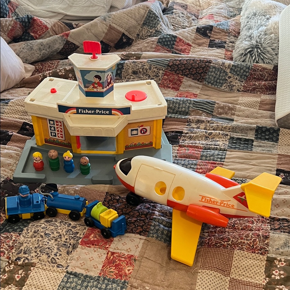 Vintage Fisher Price little People airport & plane